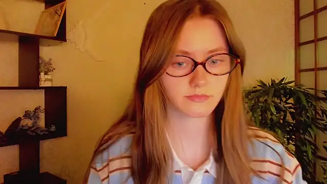 Snapshot of KateCuddle chatting on March 12, 2025, 2:30 am KateCuddle online show from March 12, 2025, 2:30 am