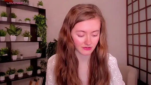 Snapshot of KateCuddle chatting on October 22, 2025, 2:44 am KateCuddle online show from October 22, 2025, 2:44 am