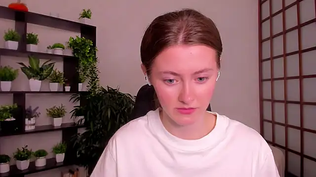 Snapshot of KateCuddle chatting on September 26, 2025, 2:51 am KateCuddle online show from September 26, 2025, 2:51 am