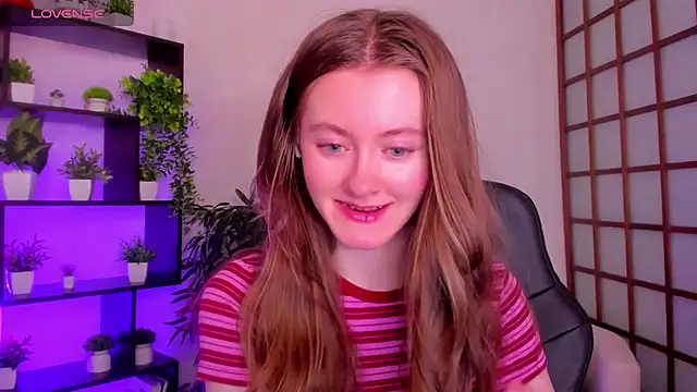 Snapshot of KateCuddle chatting on November 25, 2025, 2:34 am KateCuddle online show from November 25, 2025, 2:34 am