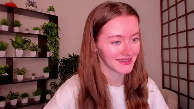 Snapshot of KateCuddle chatting on October 17, 2025, 2:37 am KateCuddle online show from October 17, 2025, 2:37 am