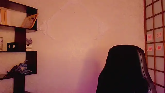 Snapshot of KateCuddle chatting on February 14, 2025, 5:41 am KateCuddle online show from February 14, 2025, 5:41 am