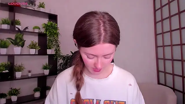 Snapshot of KateCuddle chatting on November 26, 2025, 2:22 am KateCuddle online show from November 26, 2025, 2:22 am