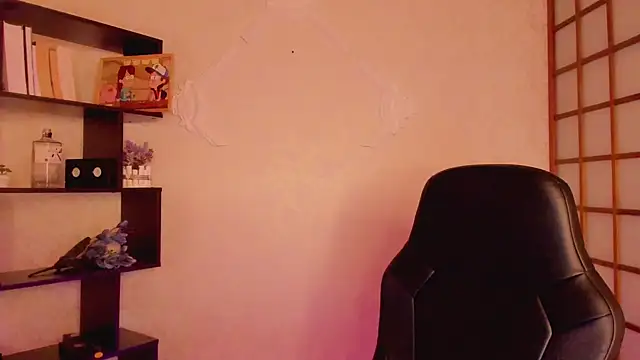 Snapshot of KateCuddle chatting on February 10, 2025, 5:14 am KateCuddle online show from February 10, 2025, 5:14 am