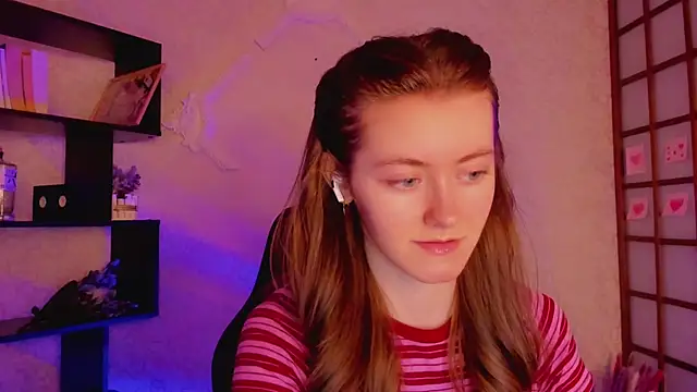 Snapshot of KateCuddle chatting on February 14, 2025, 2:39 am KateCuddle online show from February 14, 2025, 2:39 am