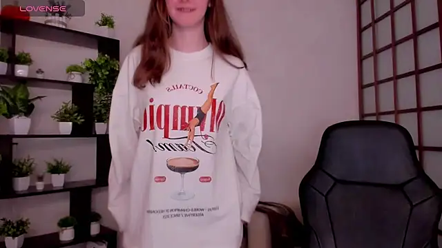 KateCuddle online show from March 18, 2026, 2:48 am