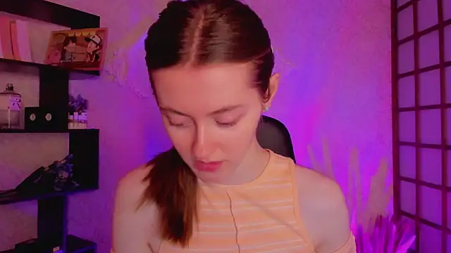 Snapshot of KateCuddle chatting on February 5, 2025, 3:45 am KateCuddle online show from February 5, 2025, 3:45 am