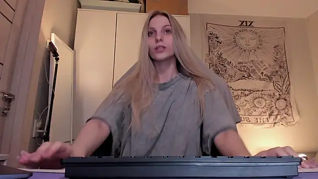 Anna Fink online show from March 22, 2026, 7:59 pm