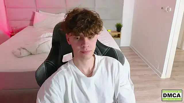 cute thomas online show from February 5, 2025, 3:34 am