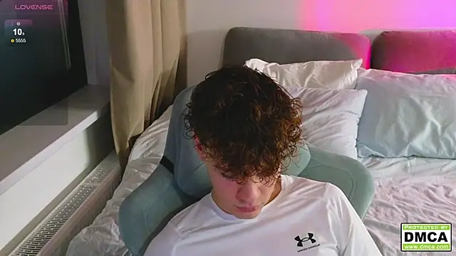 cute thomas online show from November 18, 2025, 6:00 pm