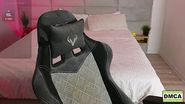 cute thomas online show from February 3, 2025, 8:13 pm