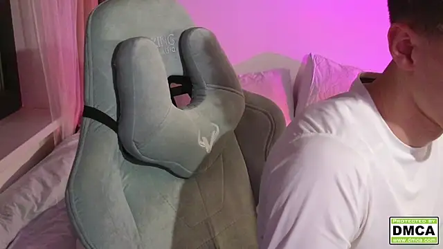 cute thomas online show from October 4, 2025, 10:22 pm