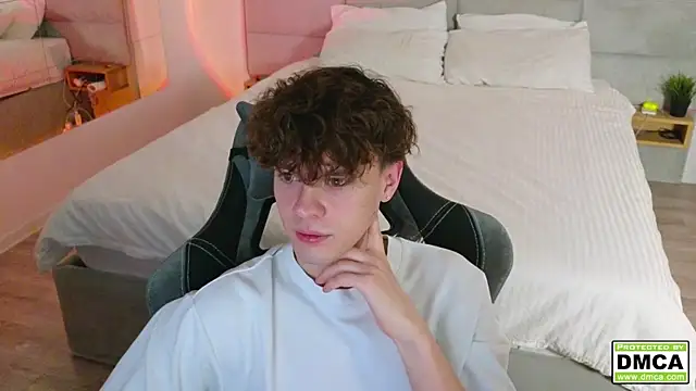 cute thomas online show from December 16, 2024, 12:04 am