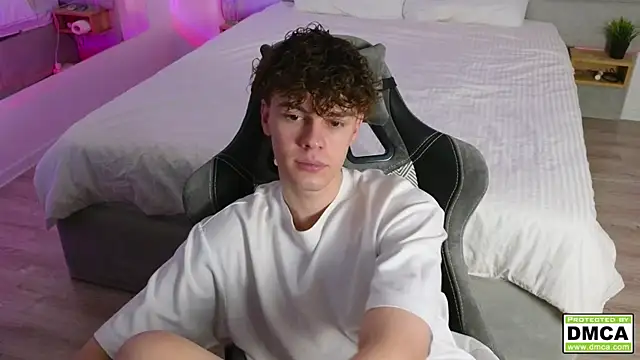 cute thomas online show from December 7, 2024, 6:10 pm