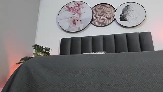 SaharaGarcia   online show from February 27, 2025, 8:09 pm