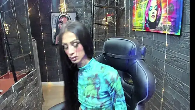 kissingdevil online show from March 4, 2026, 8:38 pm