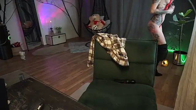 Snapshot of LaraPunkt chatting on November 23, 2025, 8:46 am LaraPunkt online show from November 23, 2025, 8:46 am