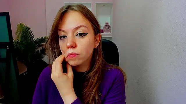 Snapshot of Persephoni chatting on October 6, 2025, 12:56 am Persephoni online show from October 6, 2025, 12:56 am