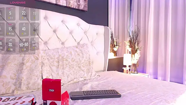 LiaVillalobos online show from November 14, 2025, 3:59 pm