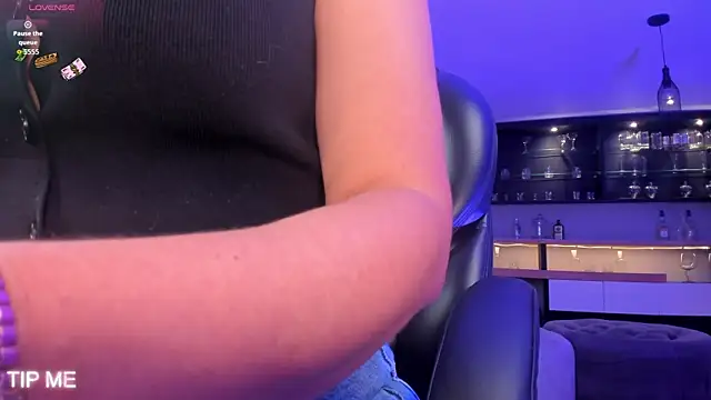 SophieBarnett online show from April 4, 2026, 11:55 pm