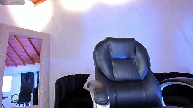 SophieBarnett online show from June 6, 2026, 10:04 pm