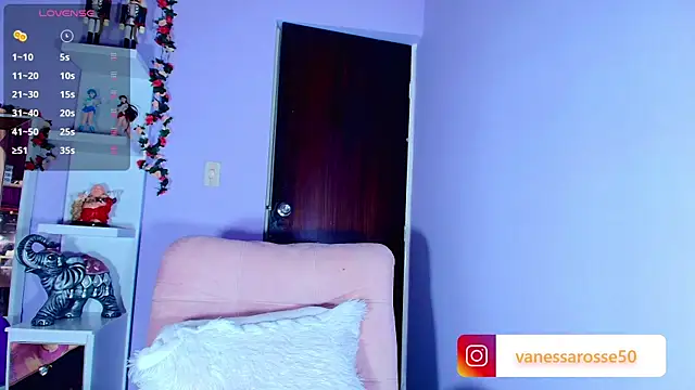 Snapshot of Julieth_Rossi chatting on November 6, 2025, 6:23 pm Julieth Rossi online show from November 6, 2025, 6:23 pm