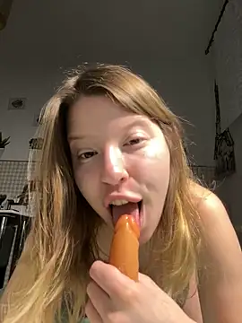 kimczii online show from April 20, 2026, 6:16 am