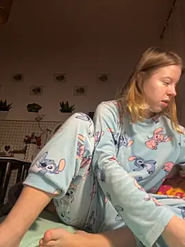 Snapshot of kimczii chatting on February 4, 2026, 7:14 am kimczii online show from February 4, 2026, 7:14 am