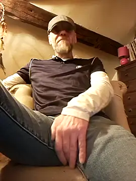 eddouxxx78 online show from April 24, 2026, 3:41 am