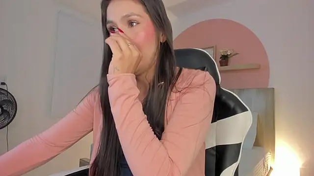 Snapshot of dominique25_ chatting on October 8, 2025, 3:08 am dominique25 online show from October 8, 2025, 3:08 am