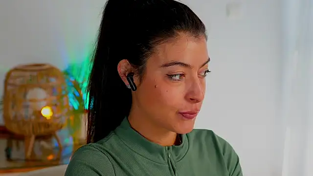 anabelcurvy online show from December 18, 2025, 2:10 pm