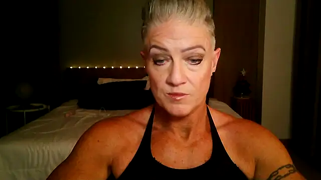 Snapshot of Devon2020 chatting on December 17, 2025, 11:37 am Devon2020 online show from December 17, 2025, 11:37 am