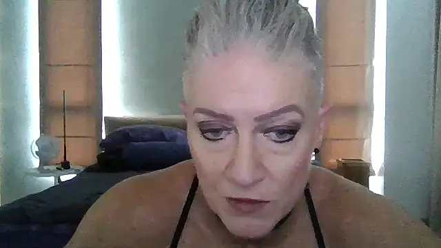 Snapshot of Devon2020 chatting on November 10, 2025, 6:18 am Devon2020 online show from November 10, 2025, 6:18 am