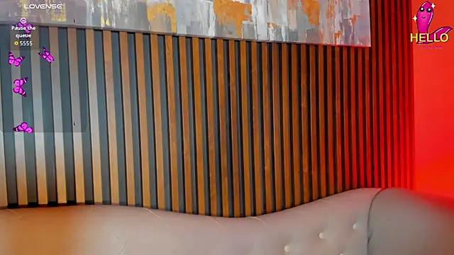 LauraAristizabal online show from December 22, 2025, 12:49 pm