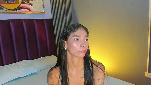 LauraAristizabal online show from May 12, 2026, 11:49 am