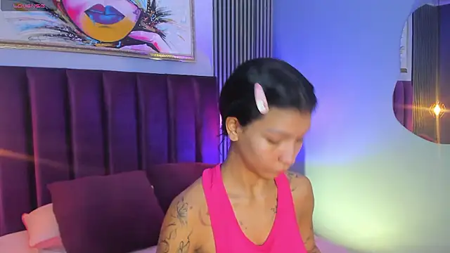 LauraAristizabal online show from October 31, 2025, 11:51 am