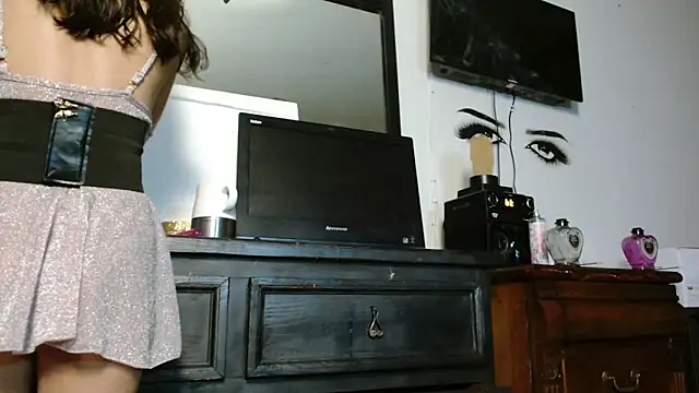 Snapshot of MINI_Petite chatting on November 10, 2025, 1:54 am MINI Petite online show from November 10, 2025, 1:54 am