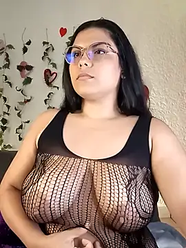 Snapshot of kittylu__ chatting on February 24, 2025, 8:49 am kittylu online show from February 24, 2025, 8:49 am