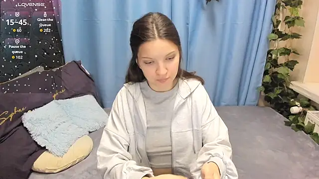 Snapshot of MelaniGrand chatting on November 14, 2025, 9:35 am MelaniGrand online show from November 14, 2025, 9:35 am