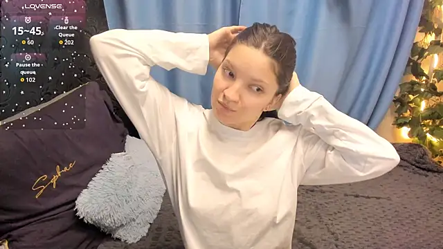 Snapshot of MelaniGrand chatting on December 15, 2025, 9:26 am MelaniGrand online show from December 15, 2025, 9:26 am