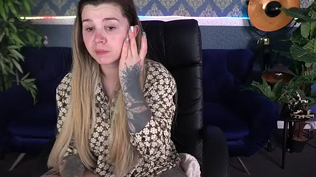 Snapshot of AmellyMilly chatting on December 5, 2025, 7:55 pm AmellyMilly online show from December 5, 2025, 7:55 pm