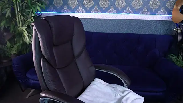 Snapshot of AmellyMilly chatting on October 28, 2025, 1:32 pm AmellyMilly online show from October 28, 2025, 1:32 pm