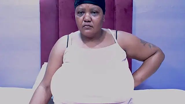 Snapshot of GiantTittts chatting on November 7, 2025, 5:17 pm GiantTittts online show from November 7, 2025, 5:17 pm