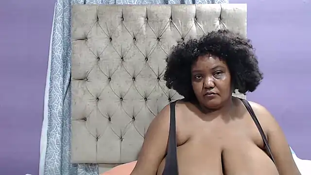 Snapshot of GiantTittts chatting on October 22, 2025, 5:45 pm GiantTittts online show from October 22, 2025, 5:45 pm