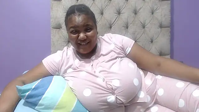 Snapshot of GiantTittts chatting on March 19, 2025, 5:50 pm GiantTittts online show from March 19, 2025, 5:50 pm