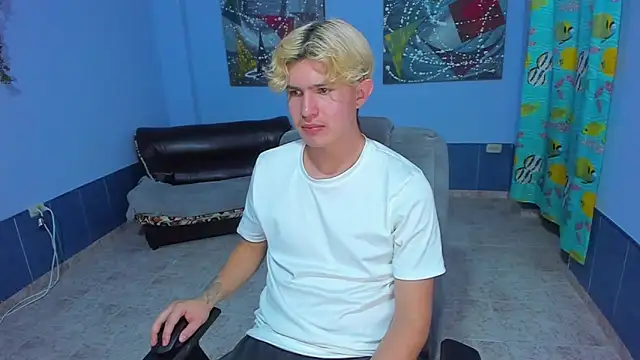 Snapshot of patrik_027 chatting on November 17, 2025, 8:35 pm patrik 027 online show from November 17, 2025, 8:35 pm