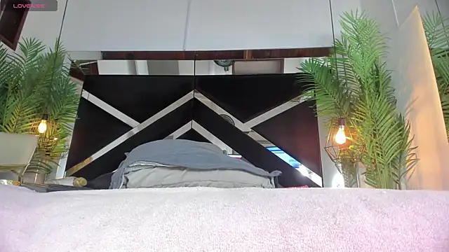 candy sweet  online show from March 7, 2025, 6:33 pm