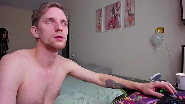 Snapshot of DavidAndSophie chatting on November 9, 2025, 3:27 pm DavidAndSophie online show from November 9, 2025, 3:27 pm