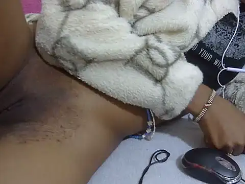 Snapshot of bellarincandy chatting on December 15, 2025, 6:25 pm bellarincandy online show from December 15, 2025, 6:25 pm