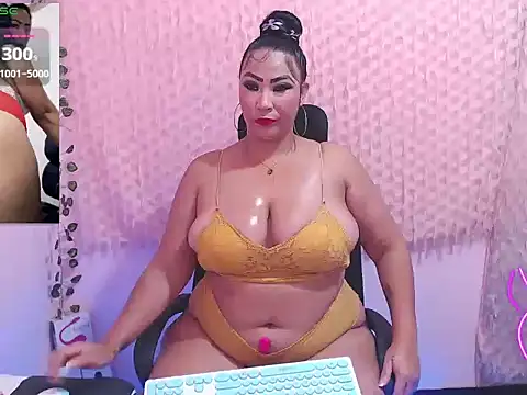 Snapshot of mature_beautifull chatting on October 8, 2025, 11:38 pm mature beautifull online show from October 8, 2025, 11:38 pm